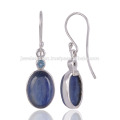 Boucles d&#39;oreilles argentées en kyanite et en topaze bleue suisse 925